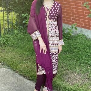 Pakistani Shalwar Kameez
